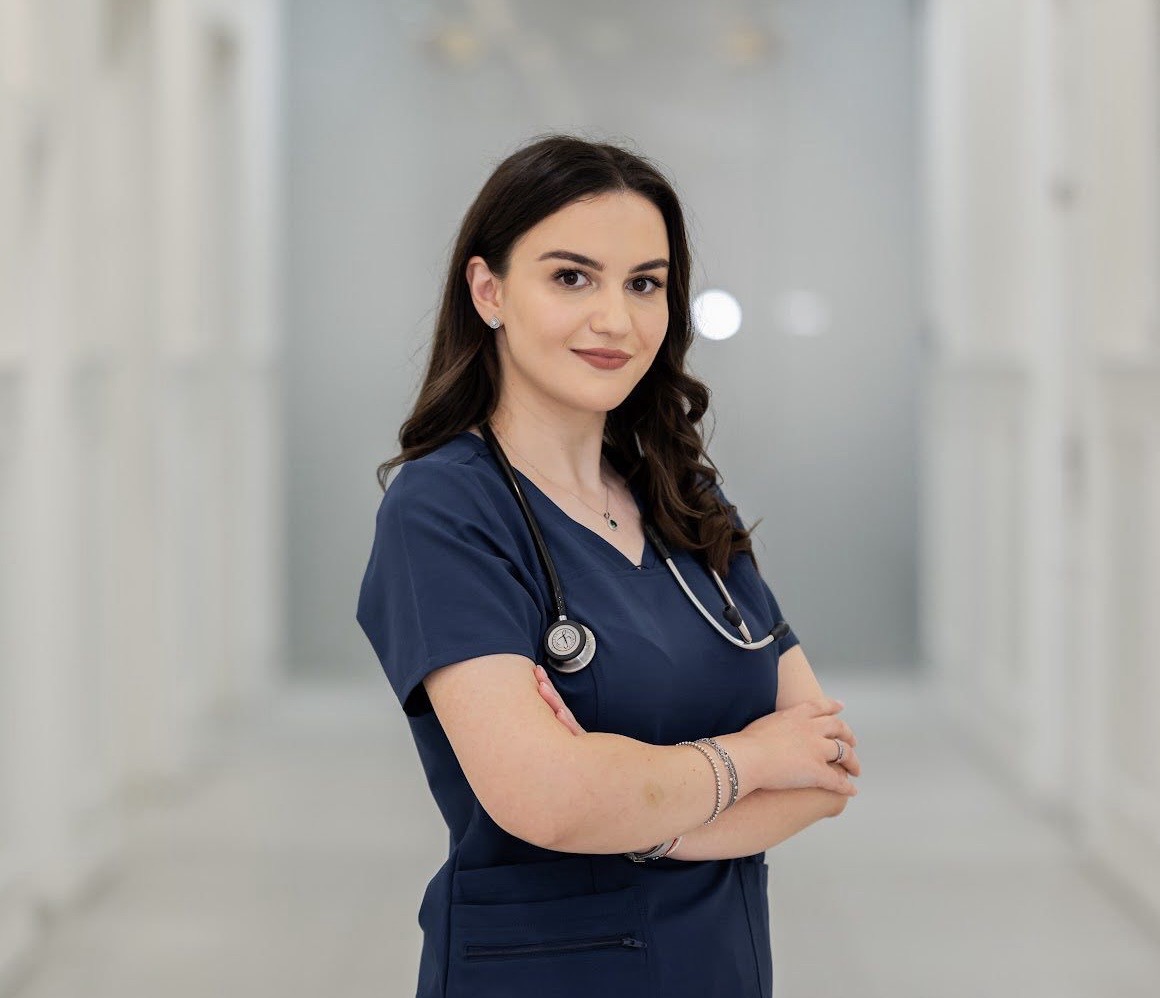 Cover image for Rezi Câștigat în 4 Ore/Zi! Teodora a Făcut Saltul de la 680 la 872 Fără Să Sacrifice Somnul.