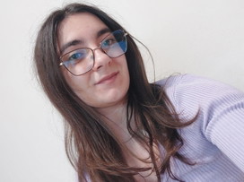 Poza de profil a lui Laura